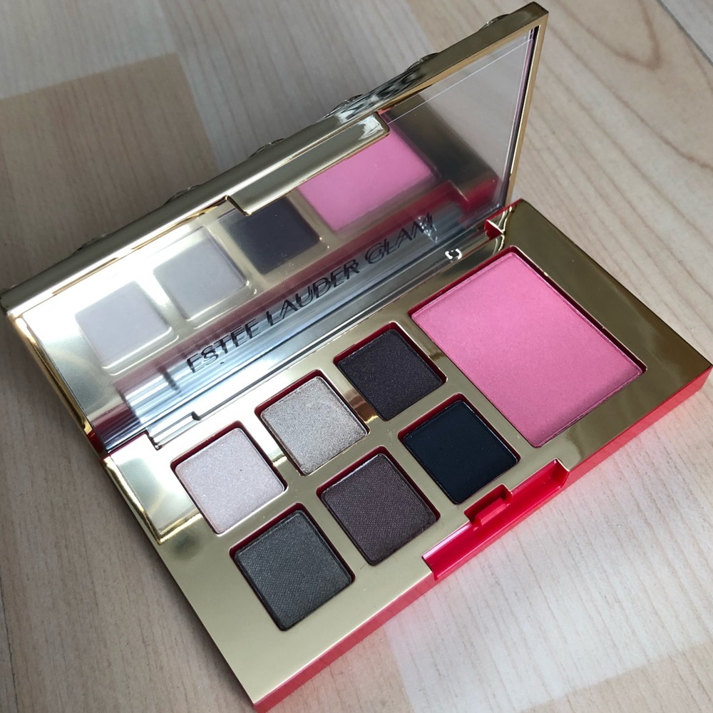 Estée Lauder eyeshadow and cheek blush palette